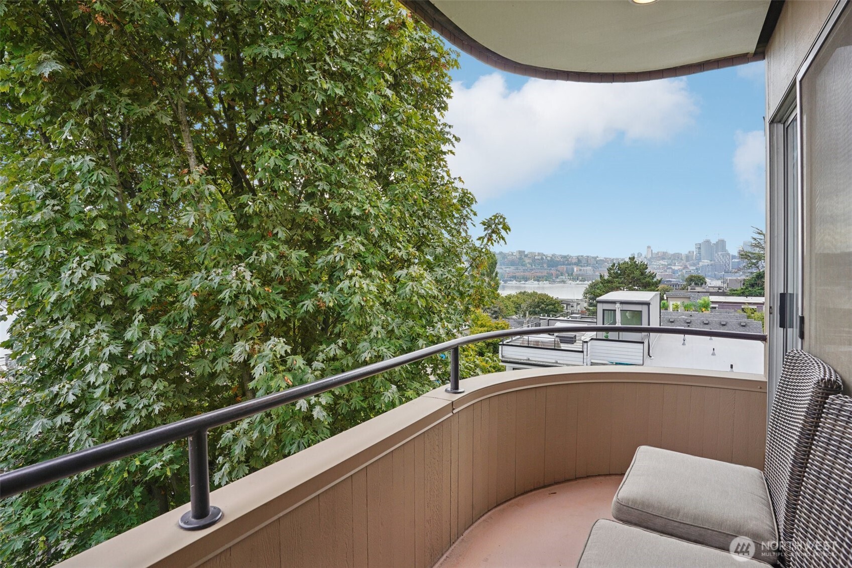 2134 Waverly Place N 303