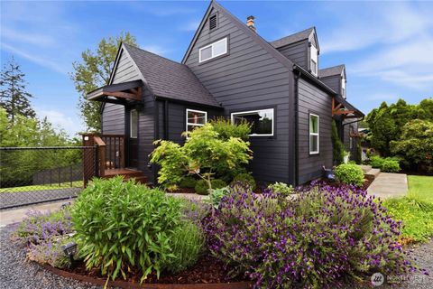 Photo of 121 S Vista Way, Kelso, WA 98626 (MLS # 2527846)