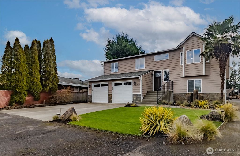 Photo of 17721 SE 261st Street, Covington, WA 98042 (MLS # 2479792)