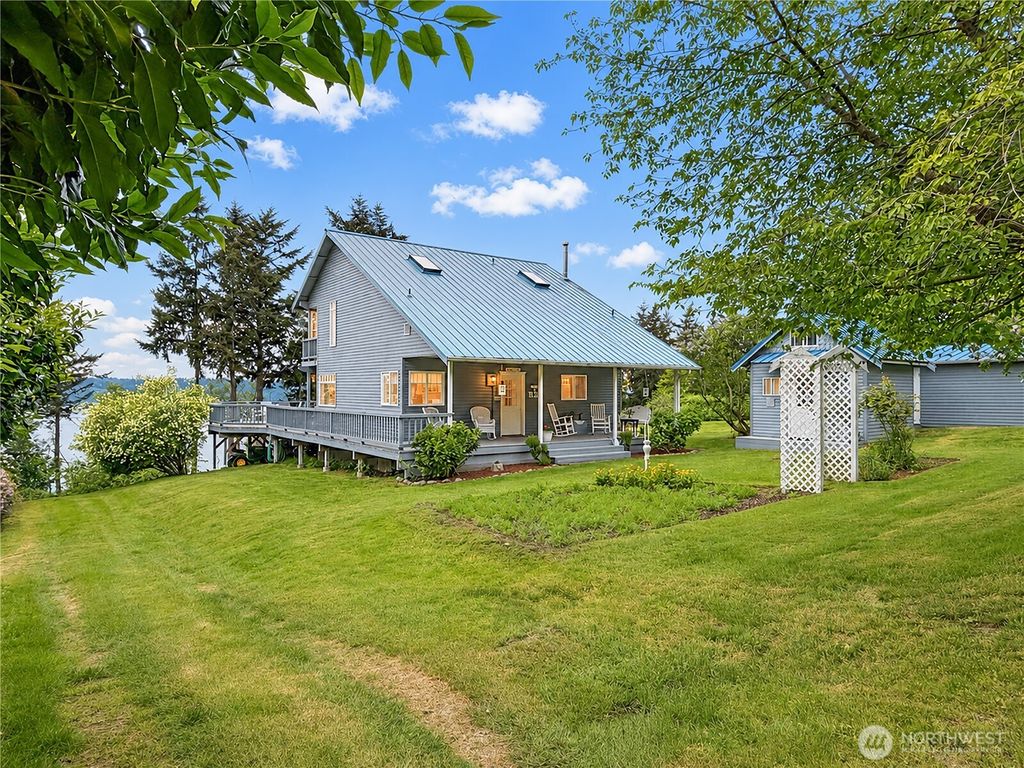 Photo of 38 M Cascade Drive, Hat Island, WA 98206 (MLS # 2519706)