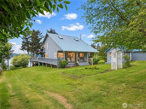 Photo of 38 M Cascade Drive, Hat Island, WA 98206 (MLS # 2519706)