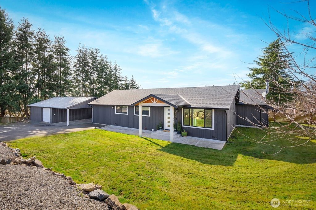 Photo of 3010 71st Avenue NE, Marysville, WA 98270 (MLS # 2339570)