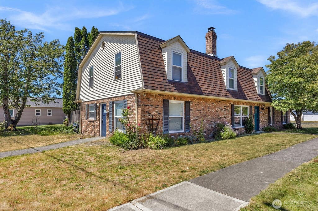 Photo of 1527 8th Street, Marysville, WA 98270 (MLS # 2544591)