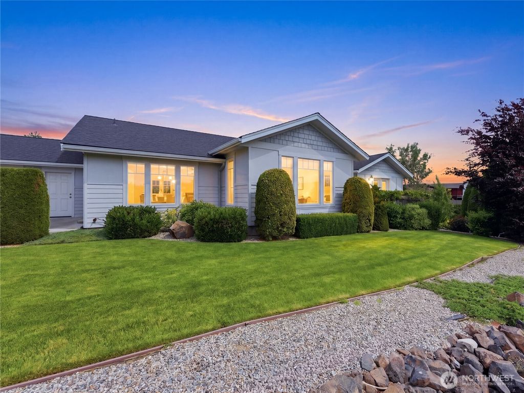 Photo of 139 Rolling Hills Lane, Wenatchee, WA 98801 (MLS # 2521968)