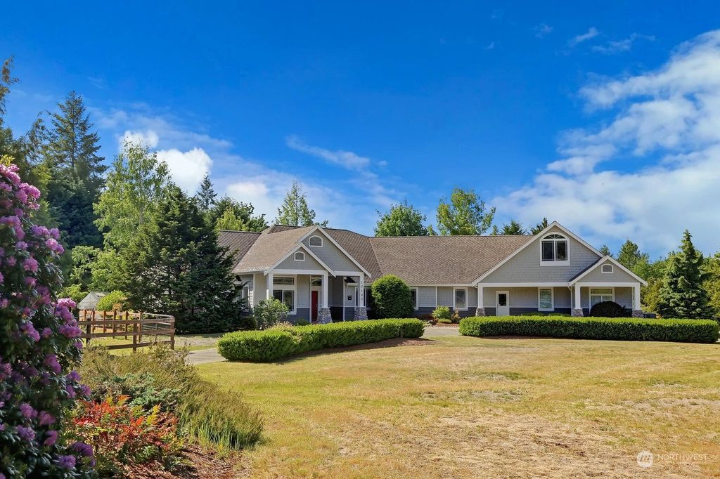 Photo of 17605 244th Avenue SE, Maple Valley, WA 98038 (MLS # 2077031)