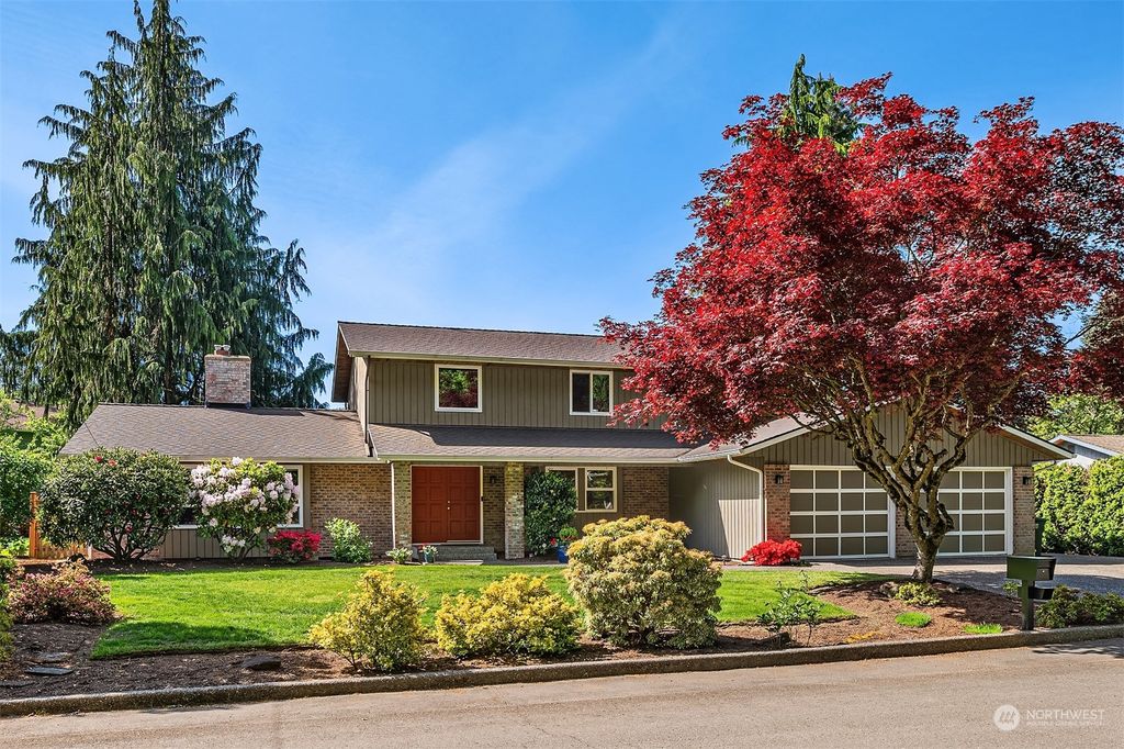 Photo of 4033 NE 205th Street, Lake Forest Park, WA 98155 (MLS # 2237927)