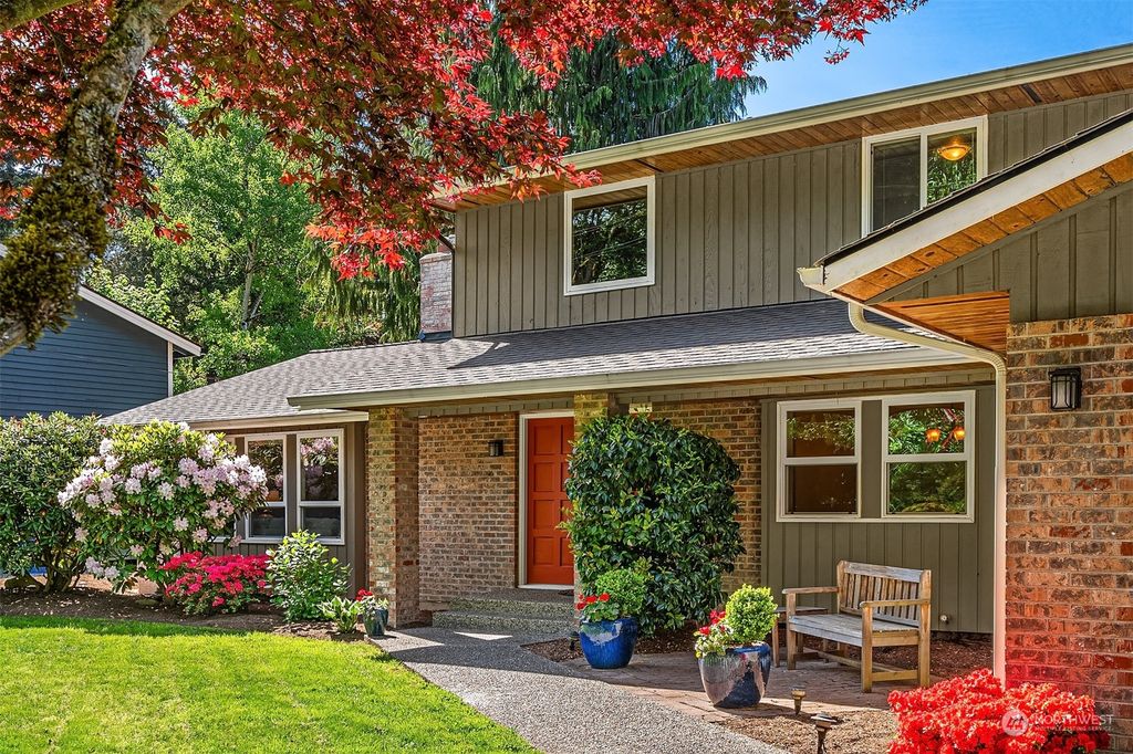 Photo of 4033 NE 205th Street, Lake Forest Park, WA 98155 (MLS # 2237927)