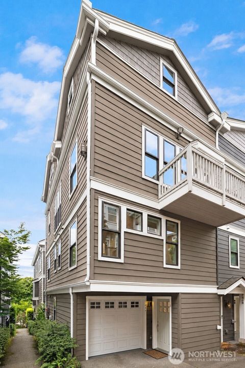 Photo of 746 Boylston Avenue E #A, Seattle, WA 98102 (MLS # 2525200)