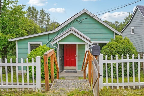 Photo of 3319 E Grandview Avenue, Tacoma, WA 98404 (MLS # 2575112)