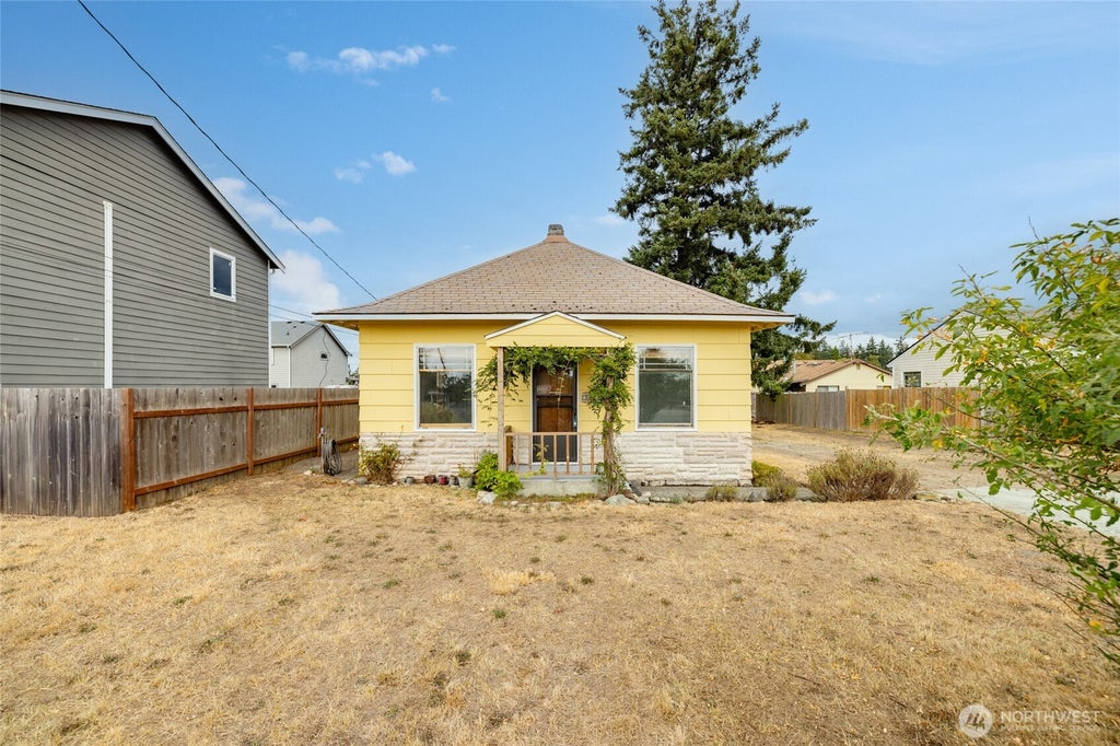 Photo of 1442 E Whidbey Avenue, Oak Harbor, WA 98277 (MLS # 2577922)