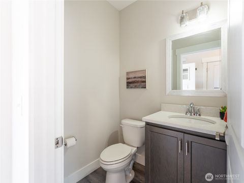 Photo of 301 River Park Avenue #Bldg B, Wenatchee, WA 98801 (MLS # 2345150)