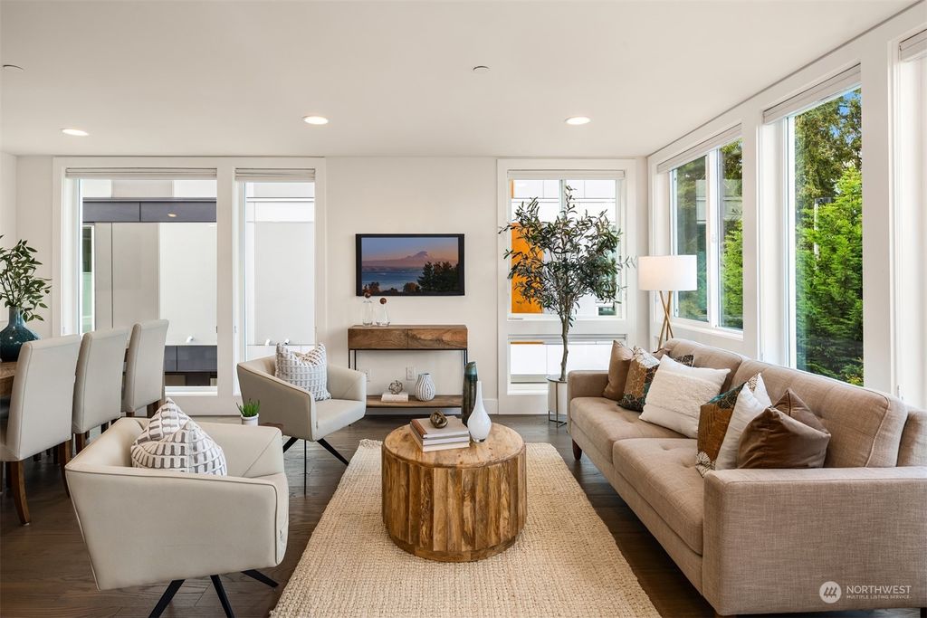 Photo of 10708 SE 2nd Street, Bellevue, WA 98004 (MLS # 2163716)