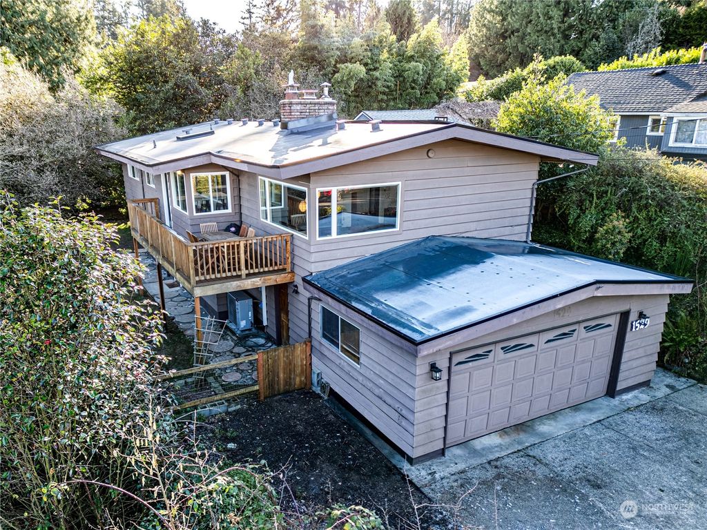 Photo of 1529 NE 96th Street, Seattle, WA 98115 (MLS # 2325277)