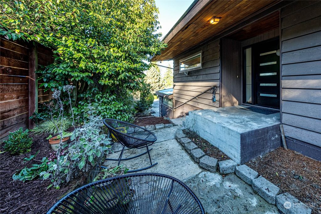 Photo of 1529 NE 96th Street, Seattle, WA 98115 (MLS # 2325277)