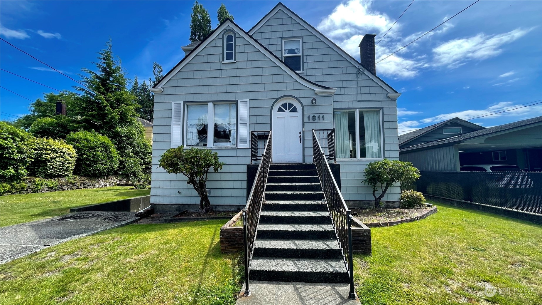 1611 W 7th Street