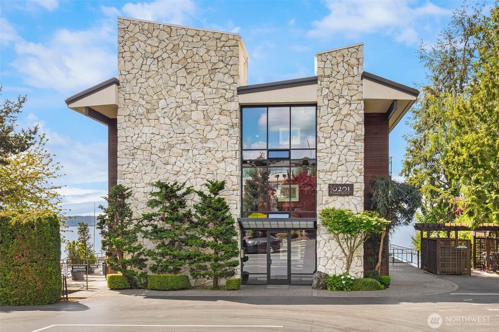 Photo of 6201 Lake Washington Boulevard NE #208, Kirkland, WA 98033 (MLS # 2517926)
