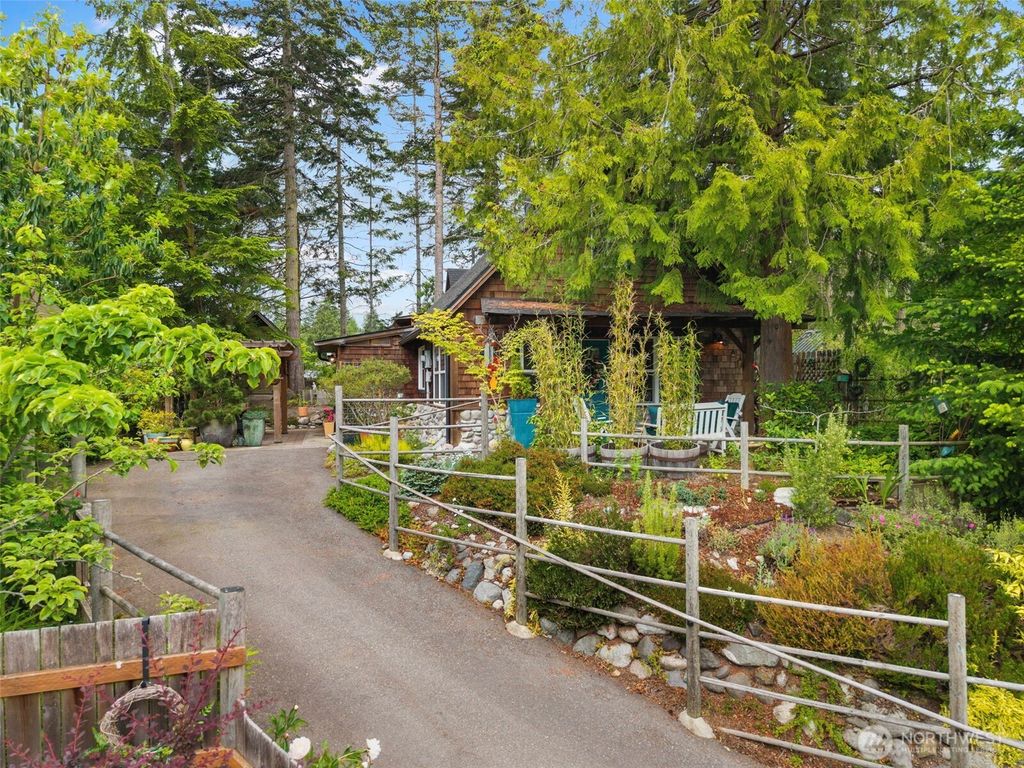 Photo of 2437 Eddy Street, Port Townsend, WA 98368 (MLS # 2535173)