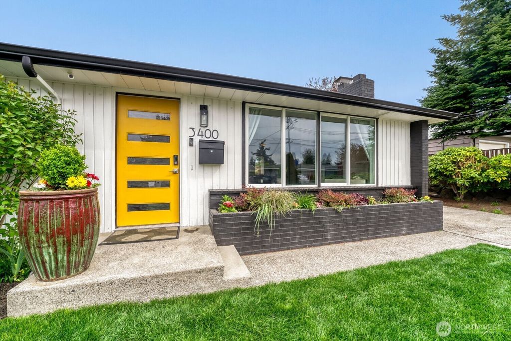 Photo of 3400 NE 11th Street, Renton, WA 98056 (MLS # 2509825)