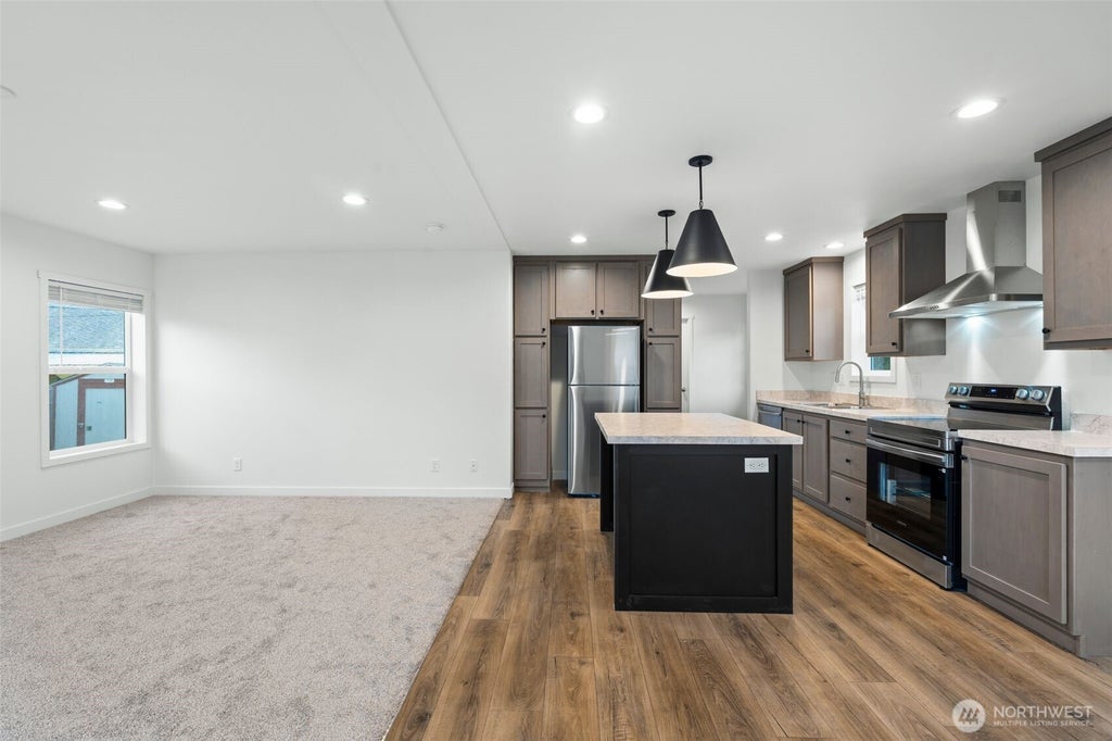 Photo of 1635 West Side Highway #8, Kelso, WA 98626 (MLS # 2580446)