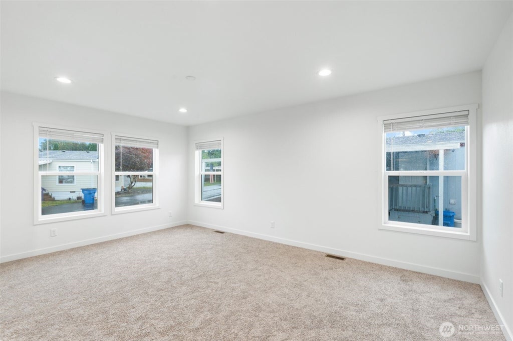 Photo of 1635 West Side Highway #8, Kelso, WA 98626 (MLS # 2580446)