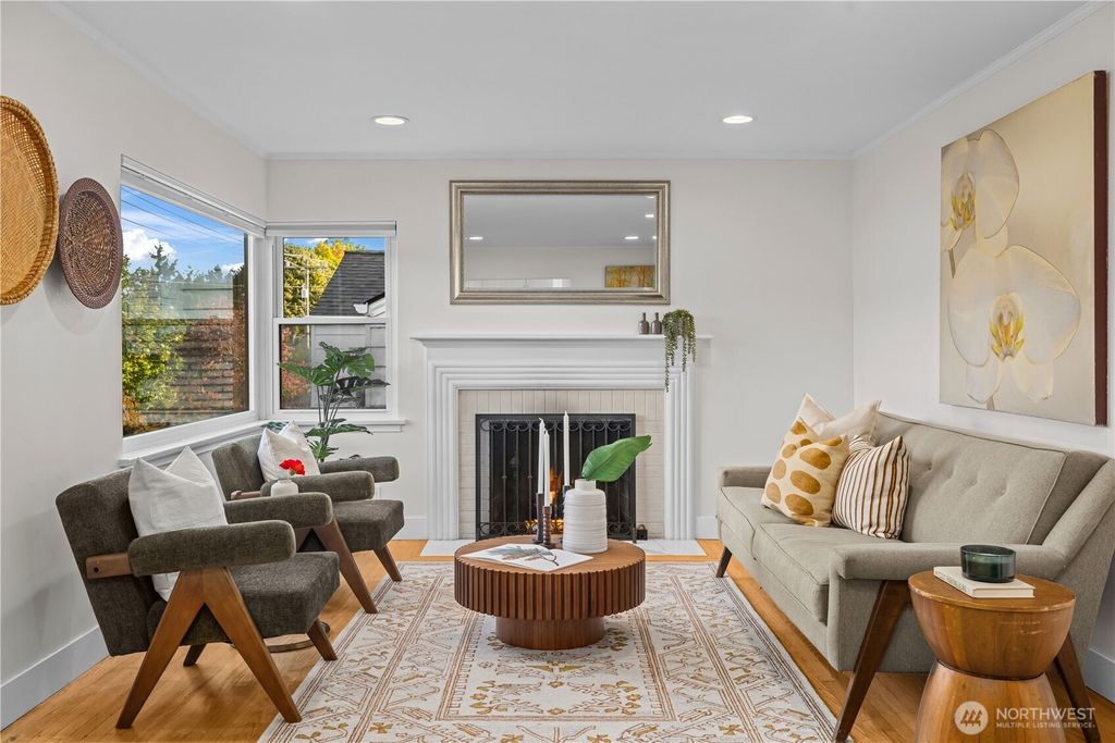 Photo of 3031 34th Avenue W, Seattle, WA 98199 (MLS # 2437722)