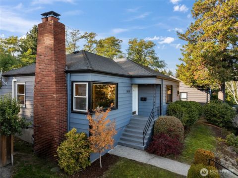 Photo of 3031 34th Avenue W, Seattle, WA 98199 (MLS # 2437722)