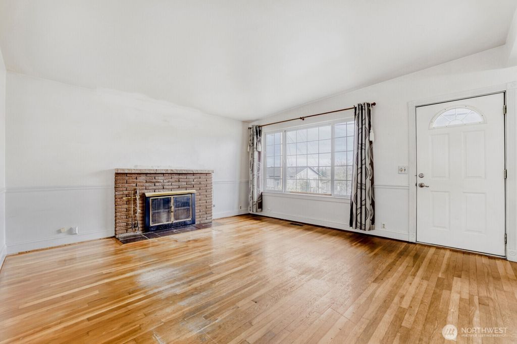 Photo of 17028 Larch Way Way, Lynnwood, WA 98037 (MLS # 2471741)