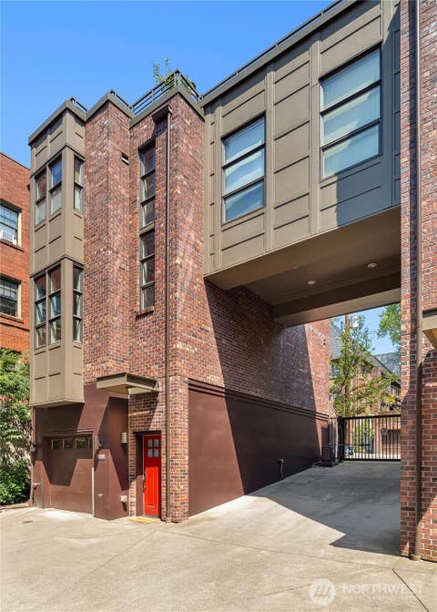 Photo of 429 13th Avenue E, Seattle, WA 98102 (MLS # 2558886)