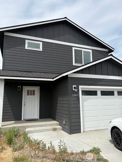 Photo of 1344 Theo Way Way, Rock Island, WA 98850 (MLS # 2394987) Photo of 1344 Theo Way Way, Rock Island, WA 98850 (MLS # 2394987)