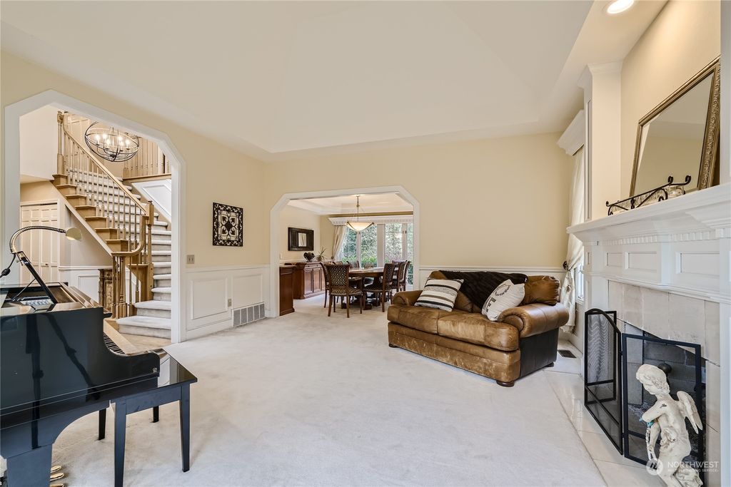 Photo of 4232 185th Place SE, Issaquah, WA 98027 (MLS # 2183322)