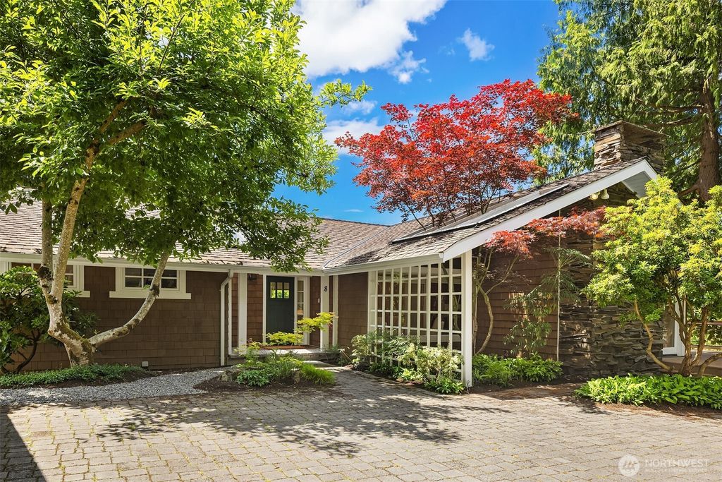 Photo of 8 Shore Lane, Mercer Island, WA 98040 (MLS # 2395884)