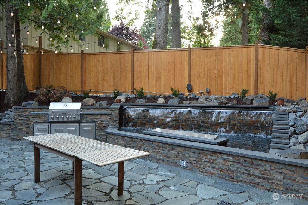 Photo of 7916 147th Avenue NE, Redmond, WA 98052 (MLS # 2164906)
