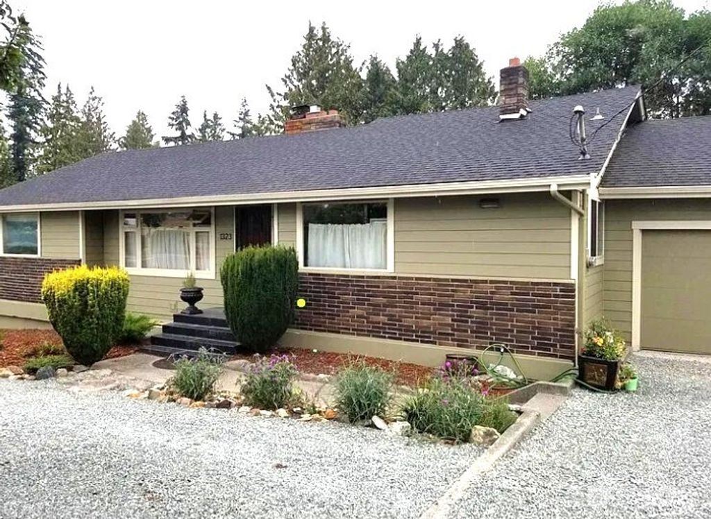 Photo of 1323 E Fir Street, Mount Vernon, WA 98273 (MLS # 2472494)