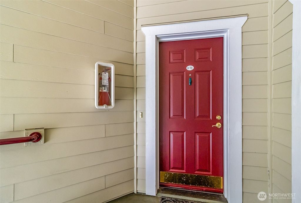 Photo of 13000 Admiralty Way #B301, Everett, WA 98204 (MLS # 2437801)