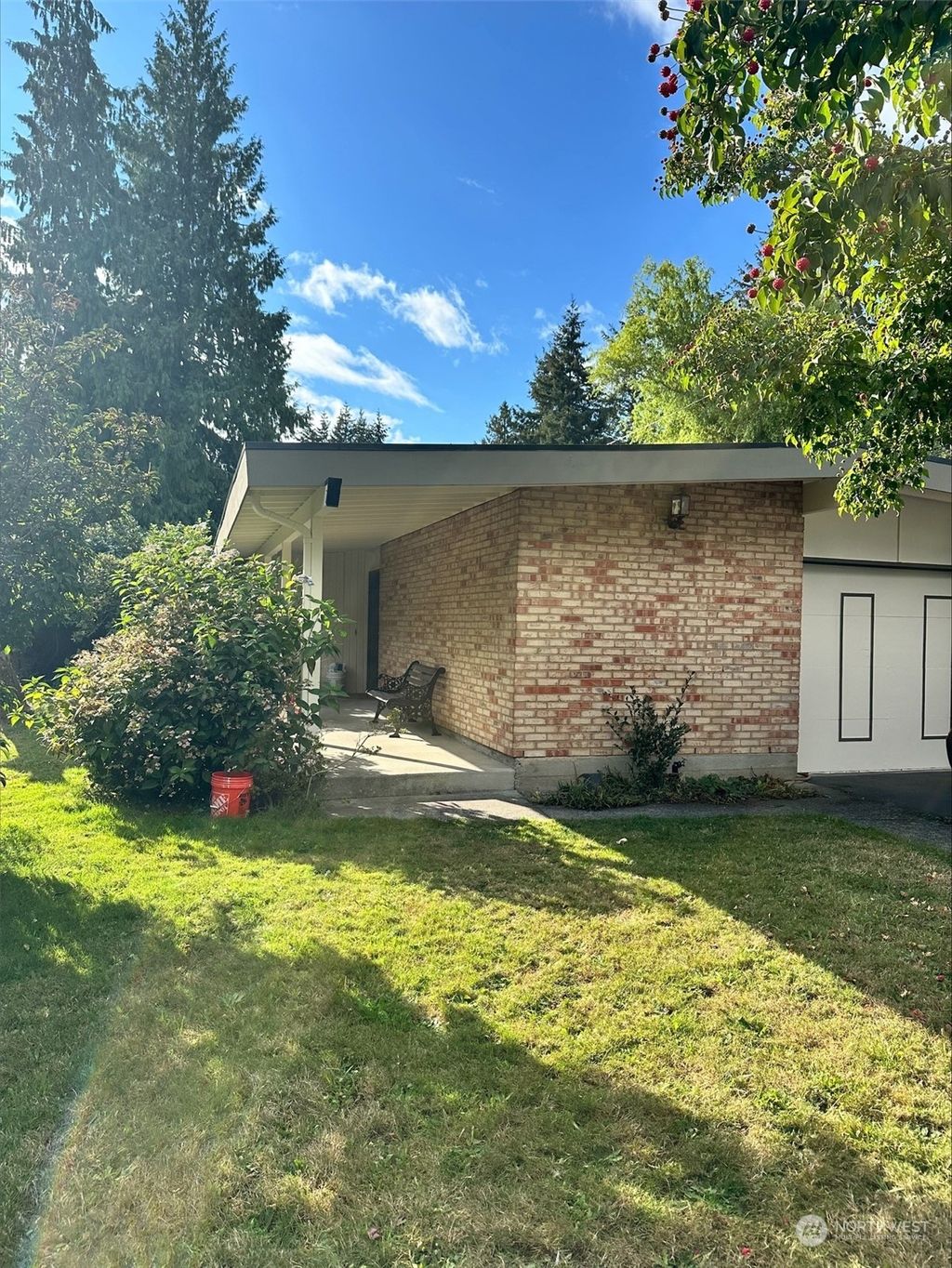 Photo of 13733 Corliss Avenue N, Seattle, WA 98133 (MLS # 2329313)