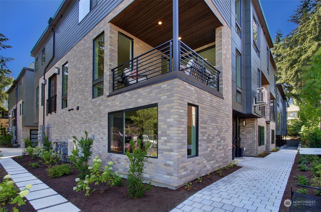 Photo of 501 A 2nd Avenue S, Kirkland, WA 98033 (MLS # 2288245)