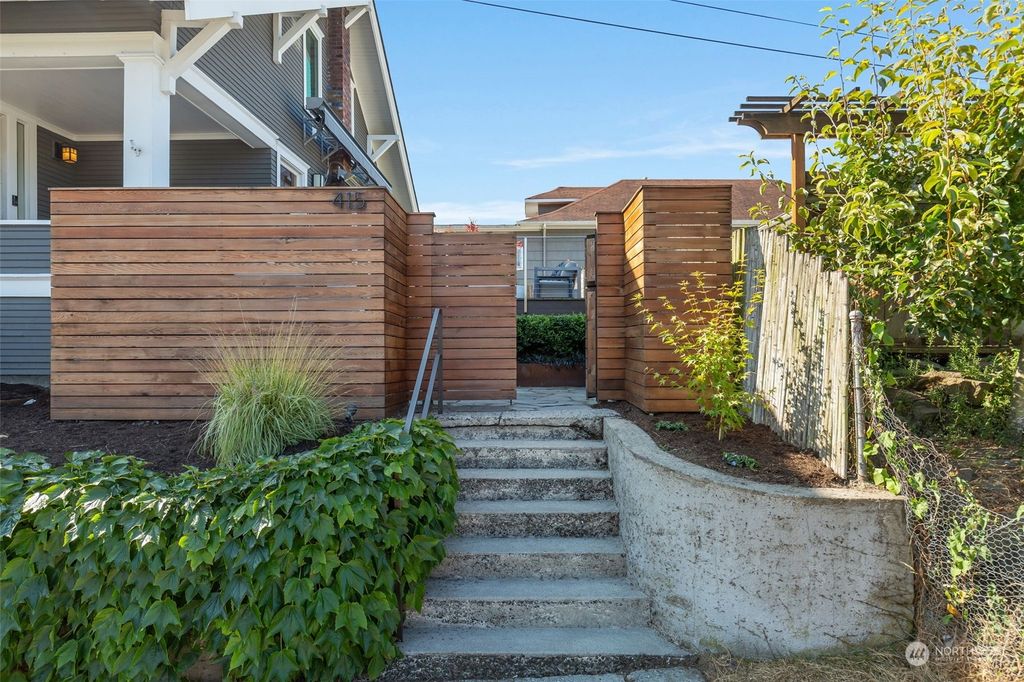 Photo of 415 W McGraw Street, Seattle, WA 98119 (MLS # 2145964)