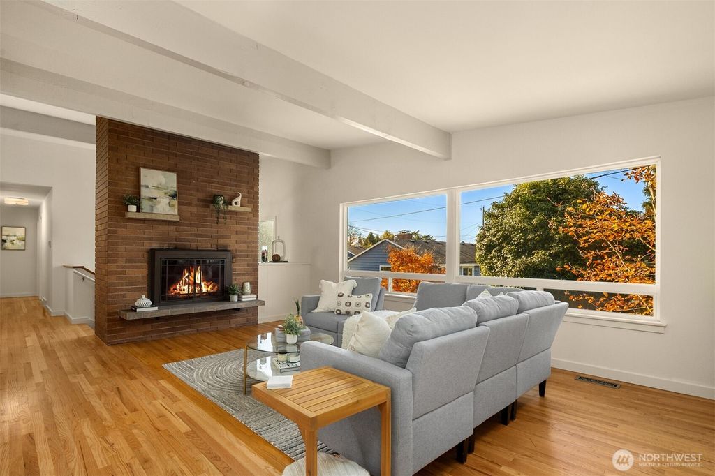 Photo of 625 Aloha Way, Edmonds, WA 98020 (MLS # 2454457)