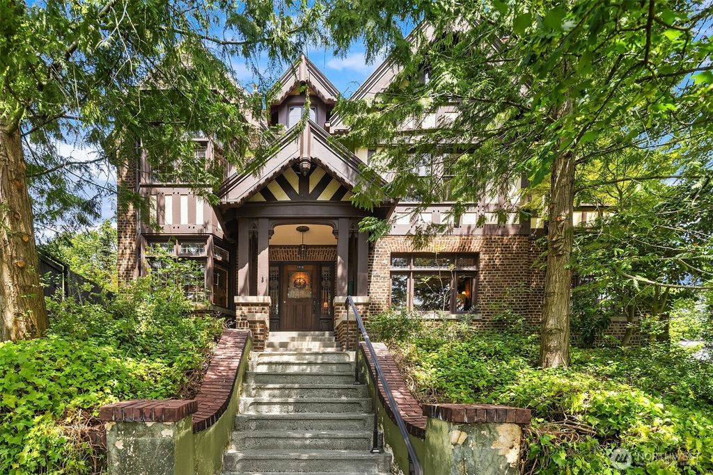 Photo of 1918 N 41st Street, Seattle, WA 98103 (MLS # 2388550)