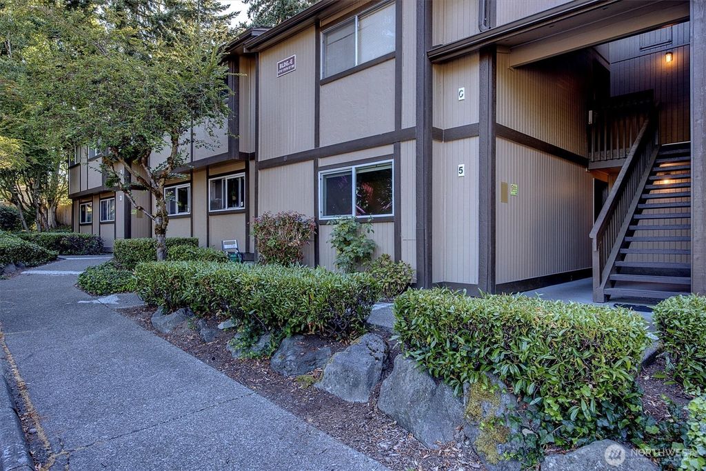 Photo of 4715 176th Street SW #E5, Lynnwood, WA 98037 (MLS # 2414590)
