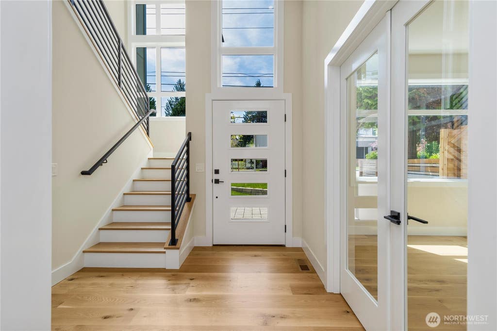 Photo of 12642 NE 80th Street, Kirkland, WA 98033 (MLS # 2559849)