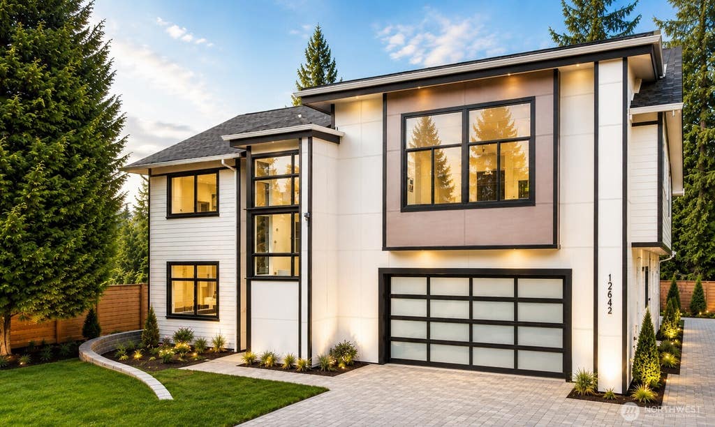 Photo of 12642 NE 80th Street, Kirkland, WA 98033 (MLS # 2559849)
