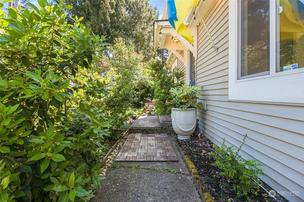 Photo of 6441 NE 181st Street, Kenmore, WA 98028 (MLS # 2076445)