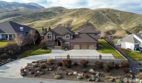 Photo of 1918 Broadview, Wenatchee, WA 98801 (MLS # 2538812)