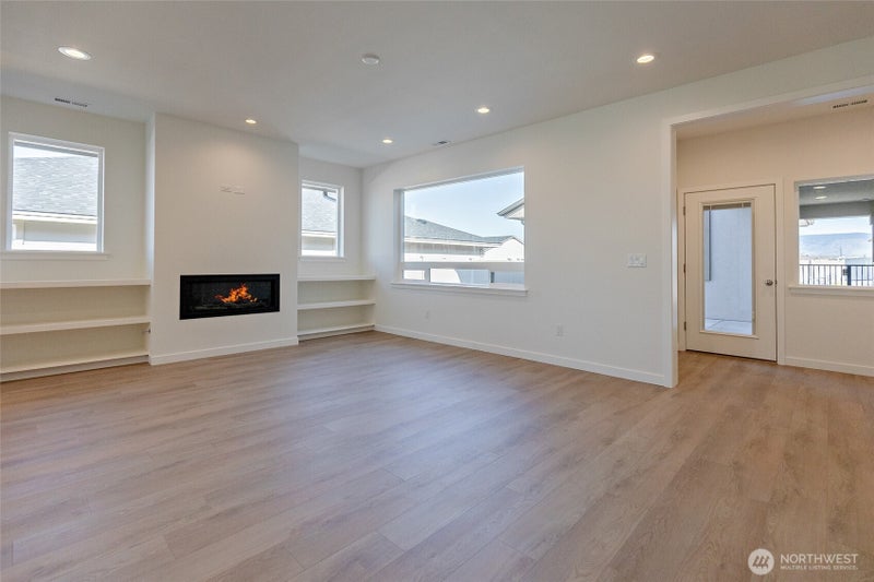 106 E Chinook Road