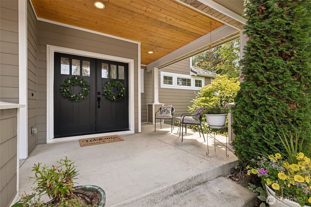Photo of 19004 132nd Place SE, Renton, WA 98058 (MLS # 2408926)