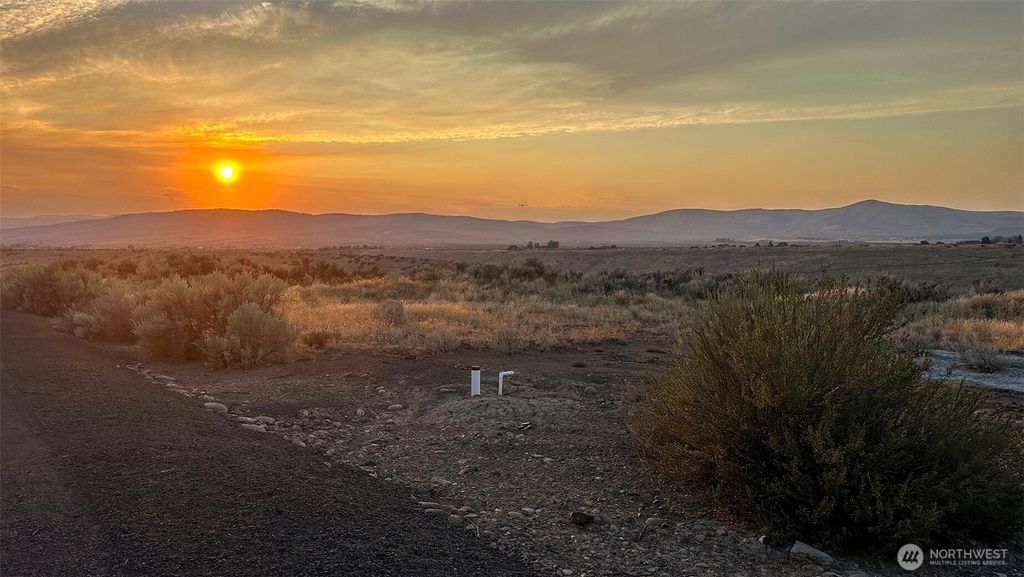 Photo of 0 B (1407) Cottonwood Road, Yakima, WA 98903 (MLS # 2471774)