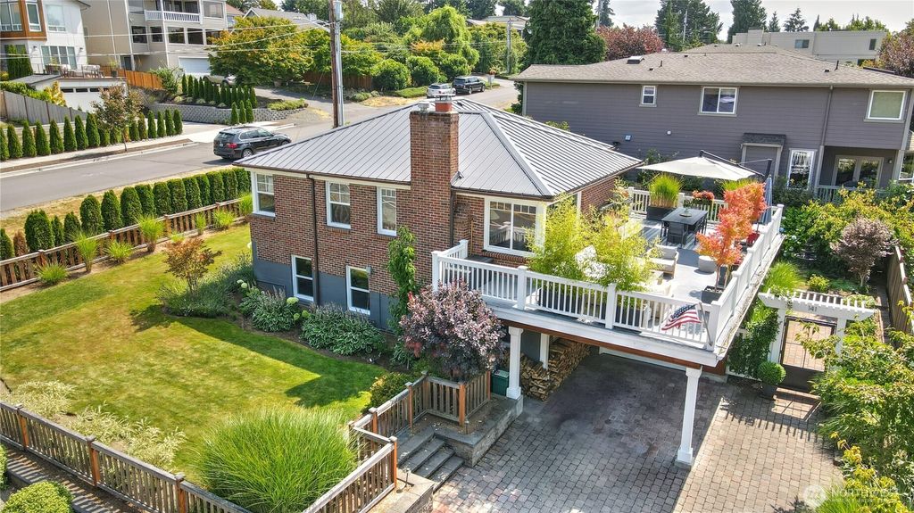 Photo of 141 18th Avenue, Kirkland, WA 98033 (MLS # 2422577)