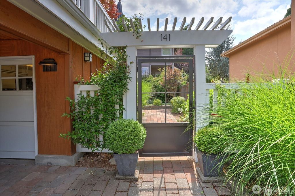 Photo of 141 18th Avenue, Kirkland, WA 98033 (MLS # 2422577)