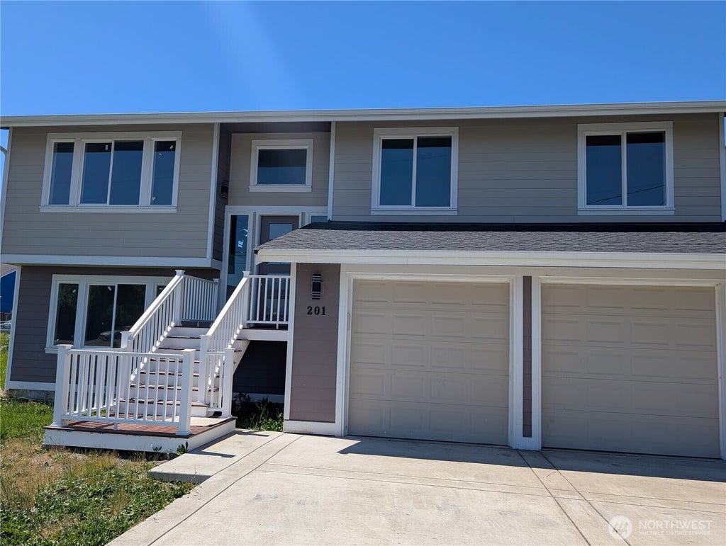 Photo of 201 Stanley Avenue, Algona, WA 98001 (MLS # 2534746)